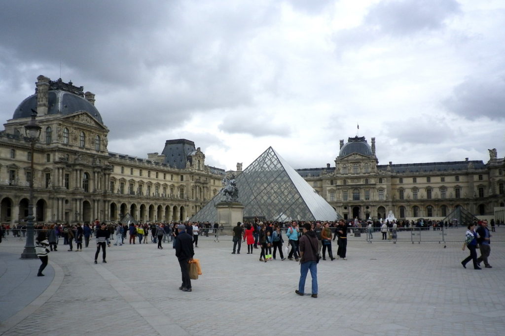 Architecture-Feng-Shui / Luc Antoine - Pyramide du Louvre