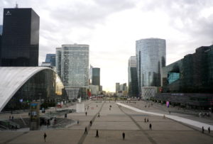 8 La Défense parvis